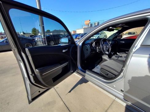 Used 2015 Dodge Charger SXT image 14