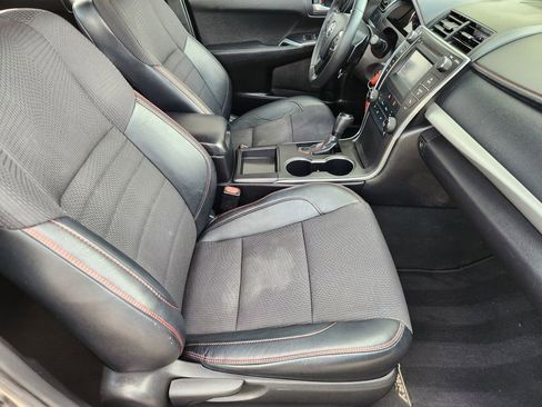Used 2016 Toyota Camry SE image 14