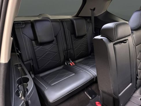 Used 2024 Volkswagen Atlas SE w/ Panoramic Sunroof Package image 32