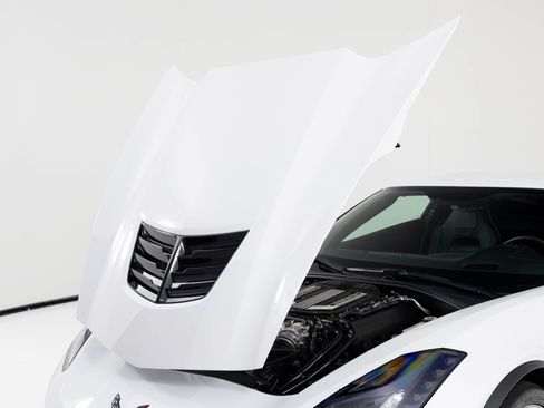 Used 2015 Chevrolet Corvette Z06 w/ 3LZ Preferred Equipment Group image 48