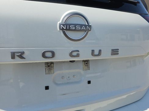 Used 2024 Nissan Rogue S FWD image 16