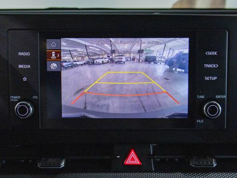 Used 2025 Kia Sportage LX image 6