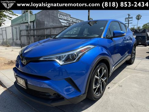 Used 2018 Toyota C-HR XLE FWD image 3