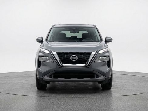 Used 2025 Nissan Rogue SV image 2