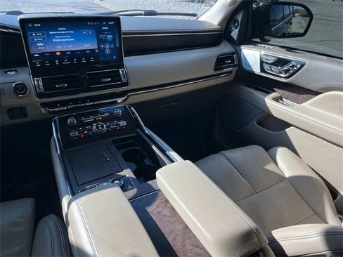 Used 2023 Lincoln Navigator L Reserve image 5