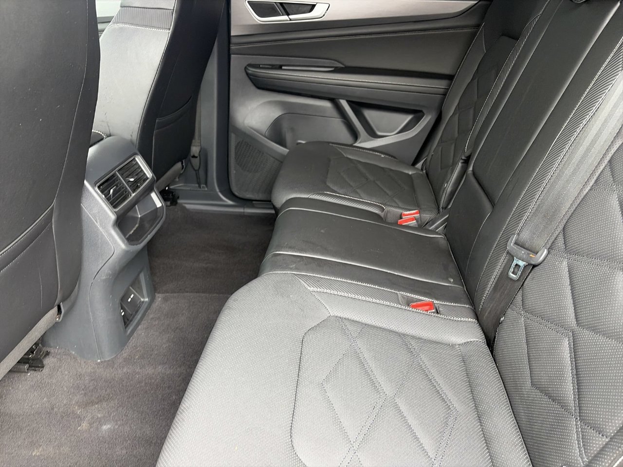 Used 2024 Volkswagen Atlas Cross Sport SE FWD image 16