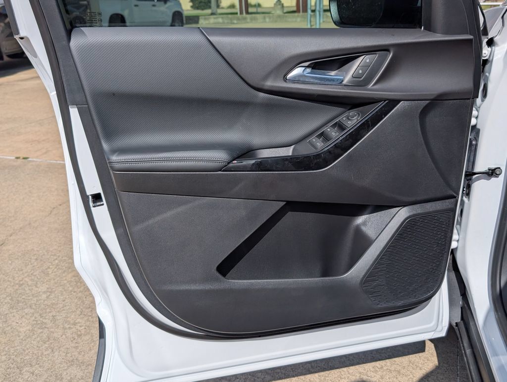New 2027 Chevrolet Equinox LT w/ Safety and Technology Package FWD image 12