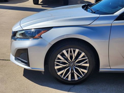 Used 2024 Nissan Altima 2.5 SV image 8