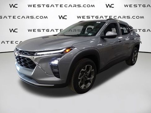 Used 2024 Chevrolet Trax LT image 1