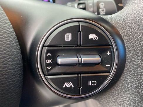 Used 2025 Kia Soul LX w/ LX Technology Package FWD image 19