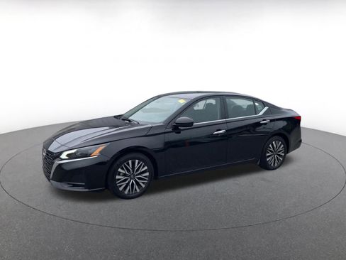 Used 2025 Nissan Altima 2.5 SV image 7