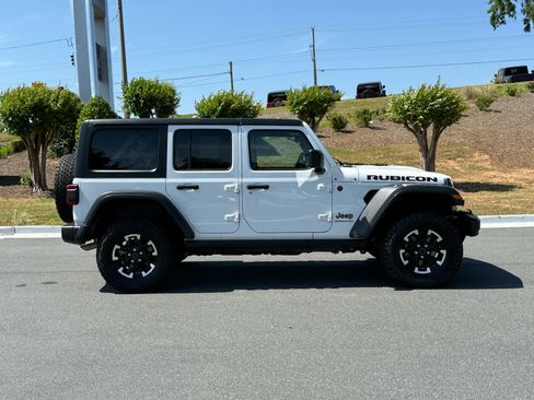 Used 2025 Jeep Wrangler Unlimited Rubicon AWD/4WD image 6