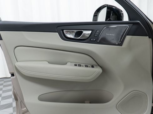 New 2026 Volvo XC60 B5 Ultra w/ Protection Package Premier image 11
