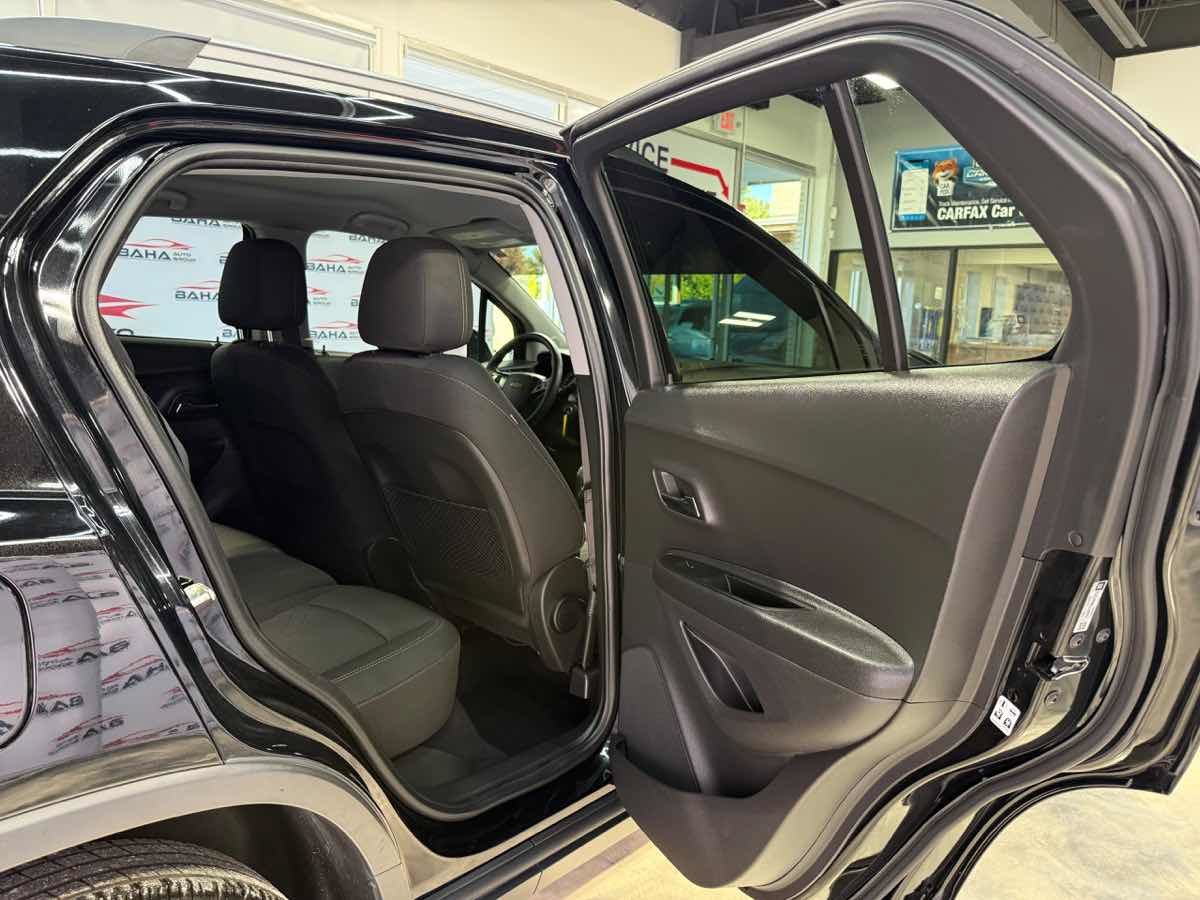 Used 2020 Chevrolet Trax LT AWD/4WD image 42