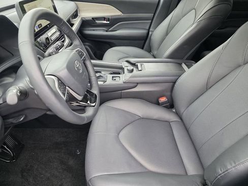 Used 2026 Toyota Grand Highlander AWD image 12