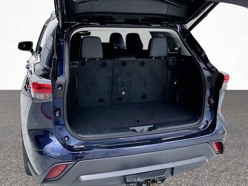 Used 2021 Toyota Highlander XLE FWD image 25
