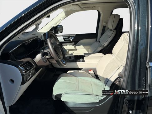 Used 2024 Lincoln Navigator Black Label AWD/4WD image 13