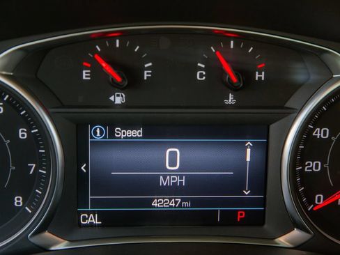 Used 2024 GMC Terrain SLE AWD/4WD image 17
