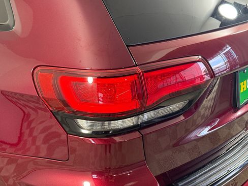 Used 2017 Jeep Grand Cherokee Altitude image 36