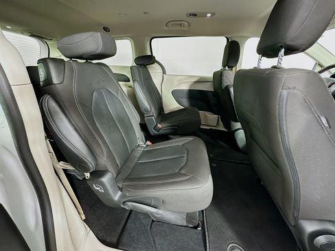Used 2023 Chrysler Voyager LX FWD image 27