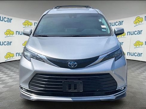 Used 2024 Toyota Sienna XLE w/ XLE Plus Package AWD/4WD image 2