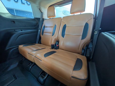 Used 2022 GMC Acadia SLE w/ Driver Convenience Package FWD image 15
