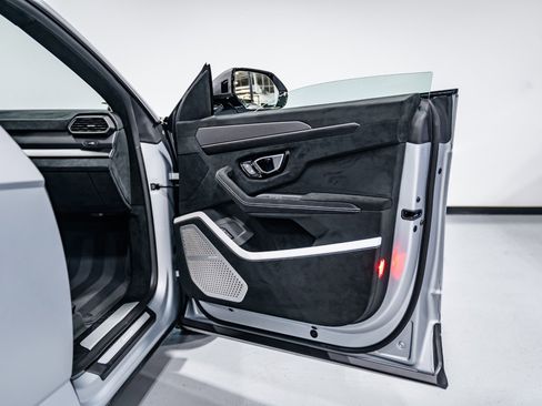 Used 2024 Lamborghini Urus Performante image 29