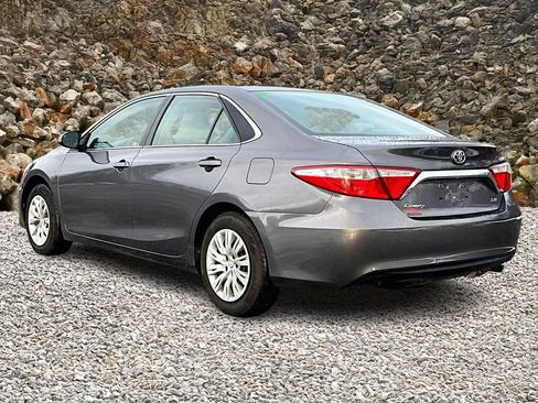 Used 2015 Toyota Camry LE image 10