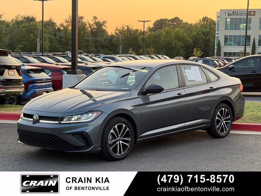 Used 2025 Volkswagen Jetta Sport FWD image 3