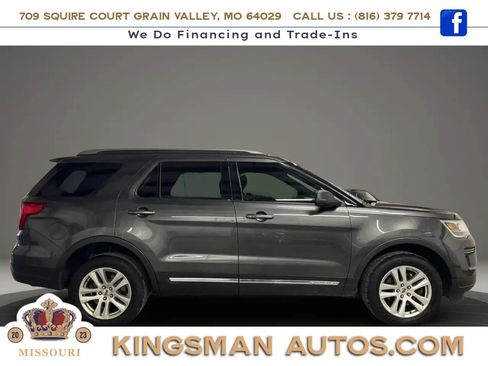Used 2018 Ford Explorer XLT AWD/4WD image 3