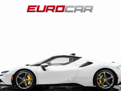 Used 2022 Ferrari SF90 Stradale AWD/4WD image 2
