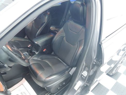 Used 2022 Jeep Cherokee Latitude Lux w/ Sun & Sound Group AWD/4WD image 6