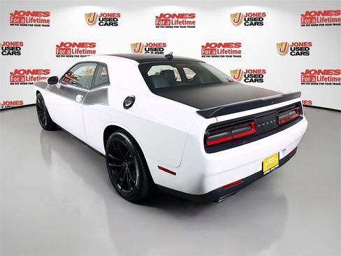 Used 2020 Dodge Challenger R/T w/ T/A Package image 2