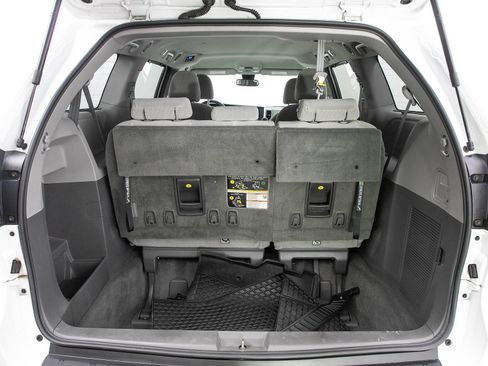 Used 2018 Toyota Sienna LE AWD/4WD image 9