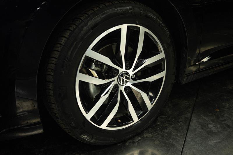 Used 2025 Volkswagen Jetta SE FWD image 3