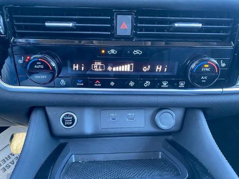 Used 2023 Nissan Rogue SL w/ SL Premium Package image 22