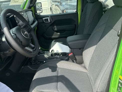 New 2025 Jeep Gladiator Sport image 9