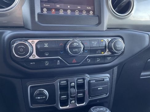 Used 2019 Jeep Wrangler Unlimited Sahara w/ Safety Group image 17