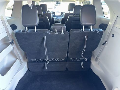 Used 2024 Chrysler Pacifica Touring-L image 16