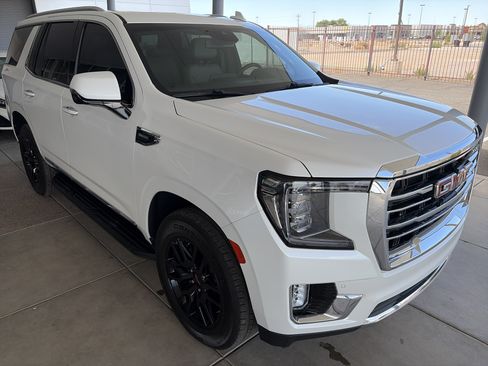 Used 2023 GMC Yukon SLT w/ SLT Luxury Package AWD/4WD image 3