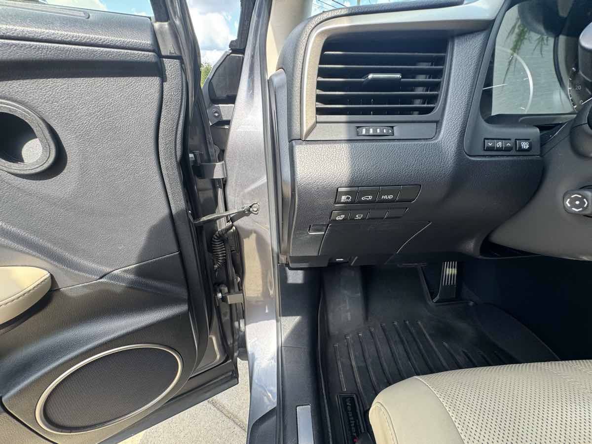 Used 2021 Lexus RX 350L Luxury w/ Accessory Package FWD image 13