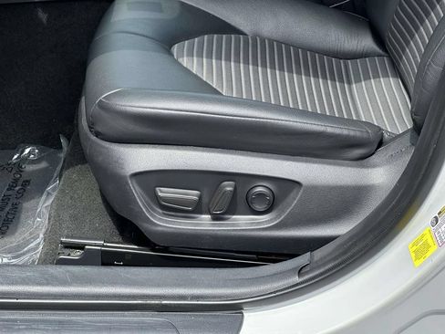 Used 2023 Toyota Camry SE FWD image 15