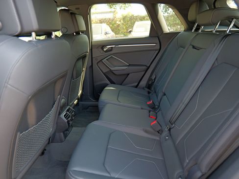 New 2025 Audi Q3 2.0T Premium image 30