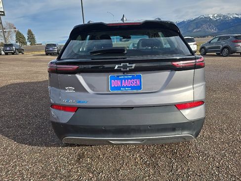 Used 2022 Chevrolet Bolt EUV LT w/ Convenience Package image 6