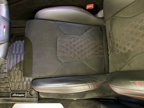Used 2023 Lamborghini Urus Performante AWD/4WD image 20