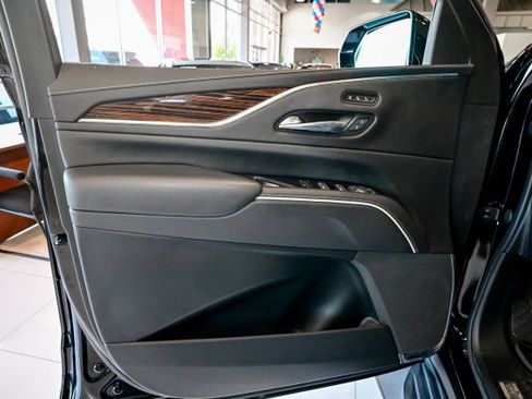 Used 2021 Cadillac Escalade ESV Premium Luxury AWD/4WD image 15