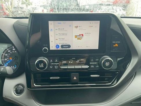 Used 2023 Toyota Highlander LE image 17
