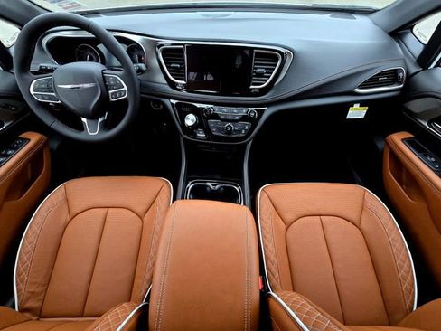 New 2026 Chrysler Pacifica Pinnacle FWD image 9