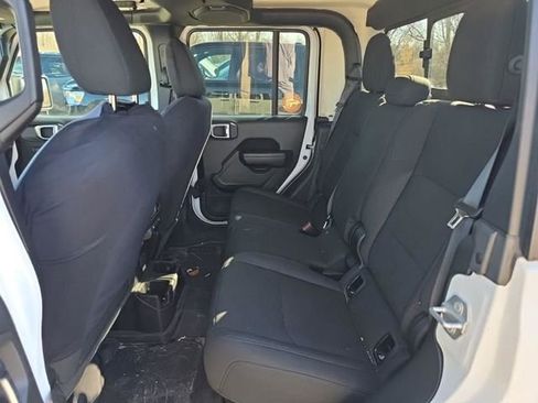 Used 2023 Jeep Gladiator Willys image 16