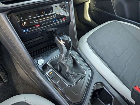 Used 2025 Volkswagen Taos SE image 21